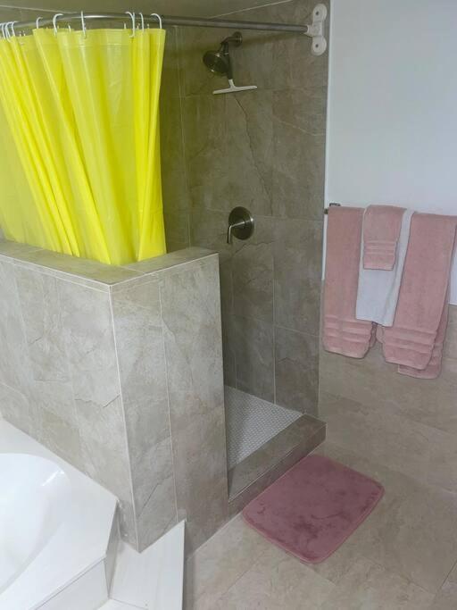 4 Bedroom Home-Casino-State Farm Stadium Only 2 Miles Glendale Ngoại thất bức ảnh